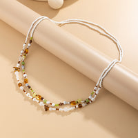 Chaîne de taille Baya Coco – perles blanches, marron, ambrées et vertes